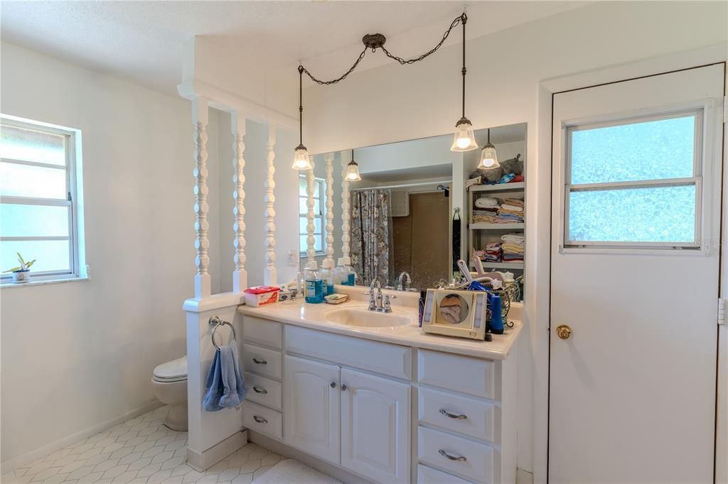 Active With Contract: $289,990 (3 beds, 2 baths, 1876 Square Feet)