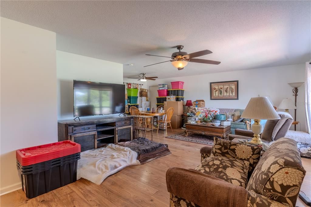 Active With Contract: $289,990 (3 beds, 2 baths, 1876 Square Feet)