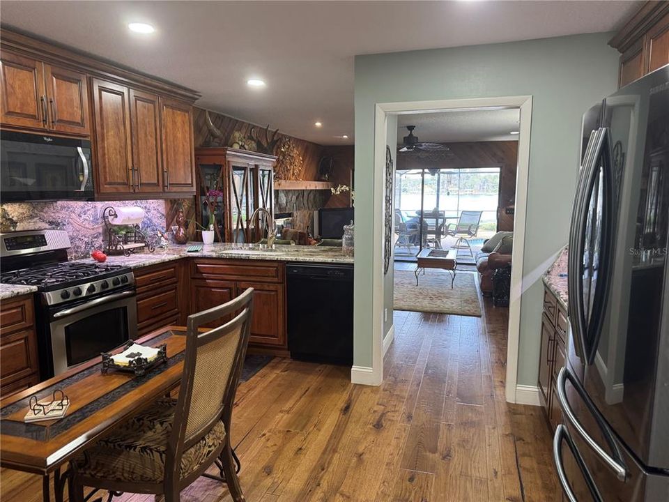 En Venta: $949,000 (3 camas, 3 baños, 2198 Pies cuadrados)