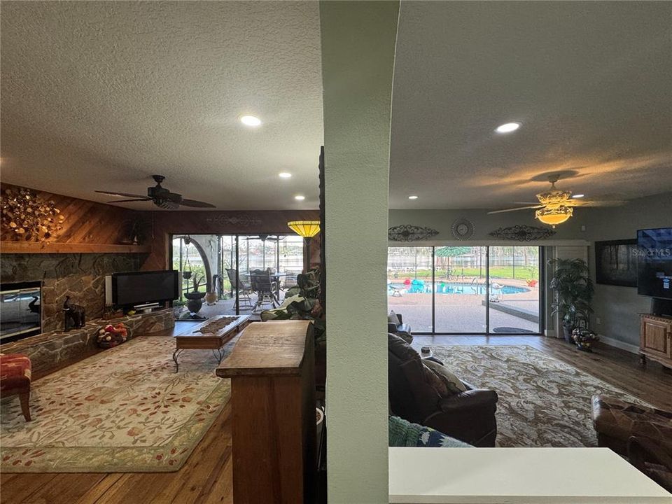 En Venta: $949,000 (3 camas, 3 baños, 2198 Pies cuadrados)