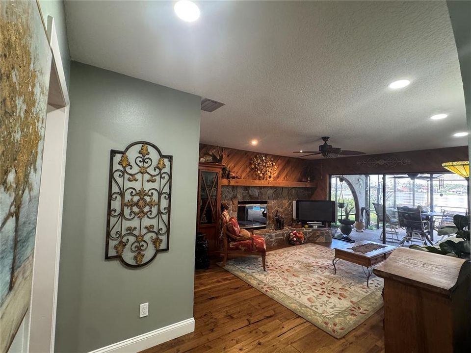 En Venta: $949,000 (3 camas, 3 baños, 2198 Pies cuadrados)