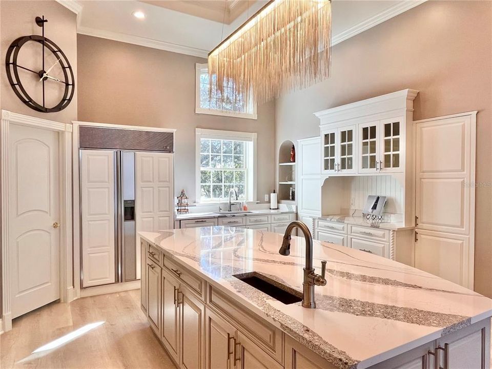 For Sale: $1,650,000 (5 beds, 6 baths, 5631 Square Feet)