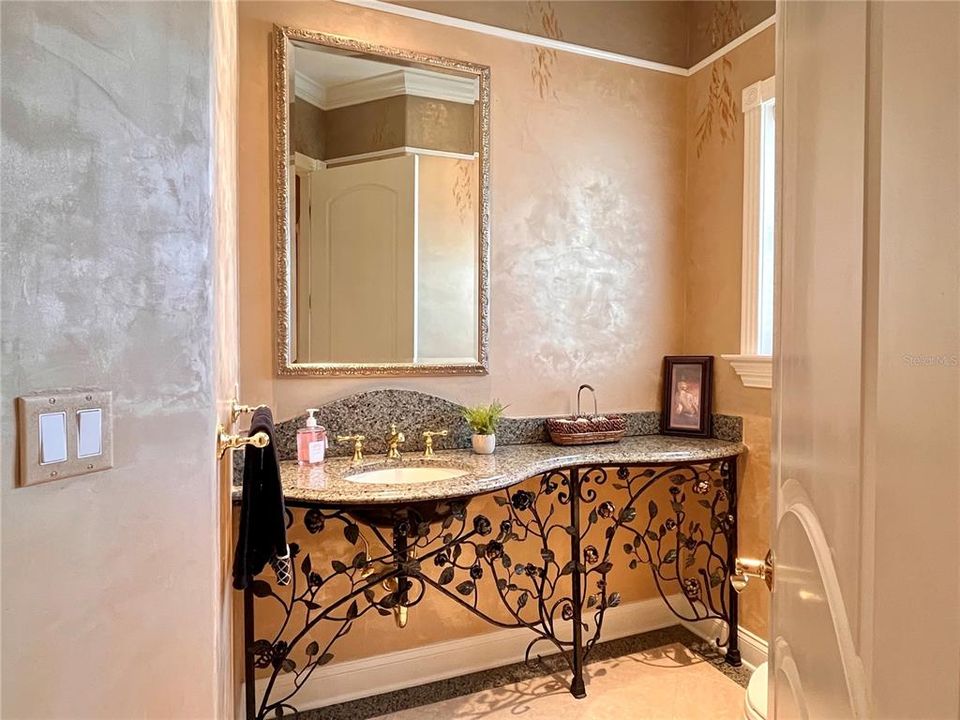 For Sale: $1,650,000 (5 beds, 6 baths, 5631 Square Feet)