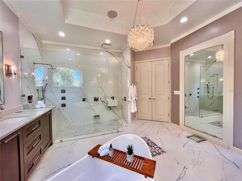 For Sale: $1,650,000 (5 beds, 6 baths, 5631 Square Feet)