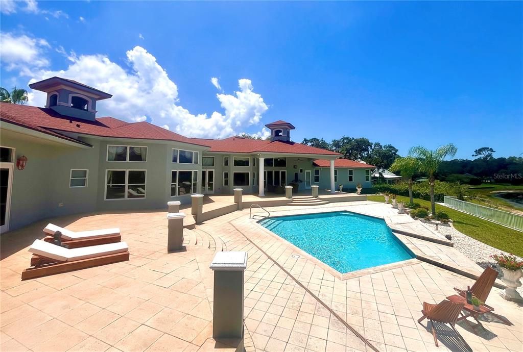 For Sale: $1,650,000 (5 beds, 6 baths, 5631 Square Feet)