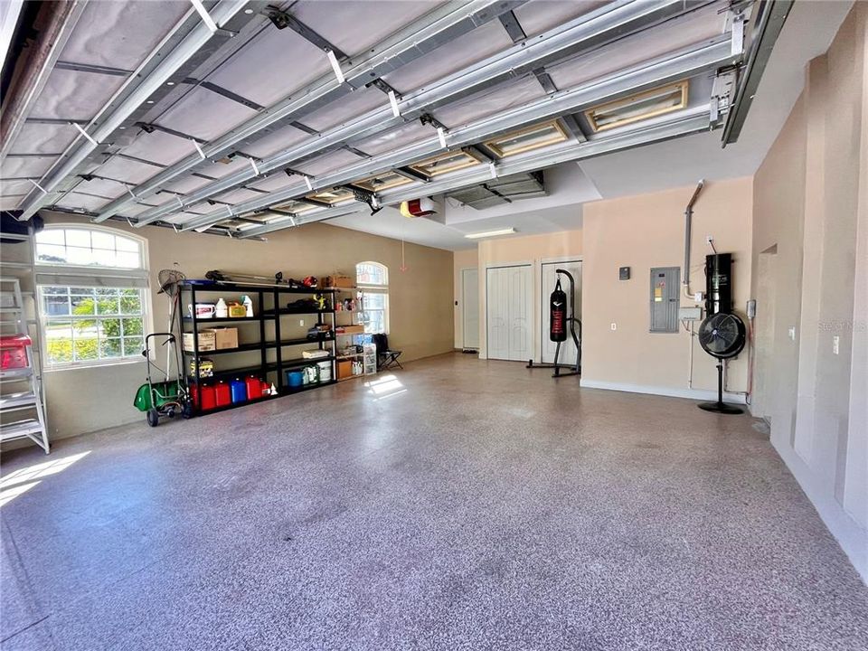 For Sale: $1,650,000 (5 beds, 6 baths, 5631 Square Feet)