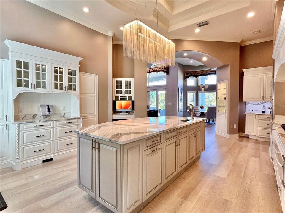 For Sale: $1,650,000 (5 beds, 6 baths, 5631 Square Feet)