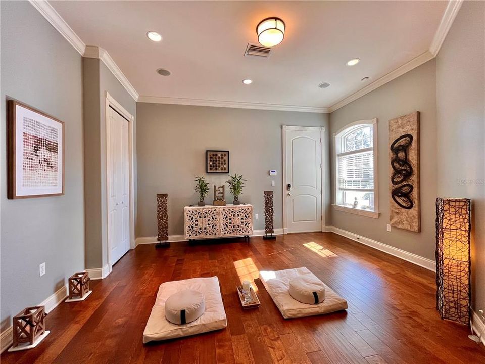 For Sale: $1,650,000 (5 beds, 6 baths, 5631 Square Feet)