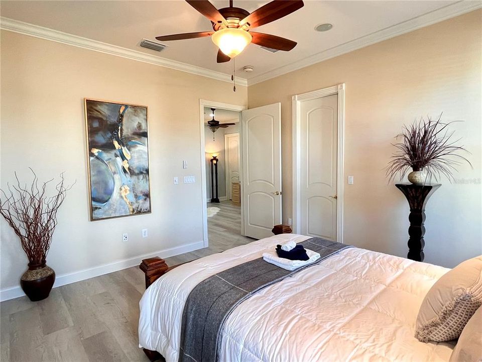 For Sale: $1,650,000 (5 beds, 6 baths, 5631 Square Feet)