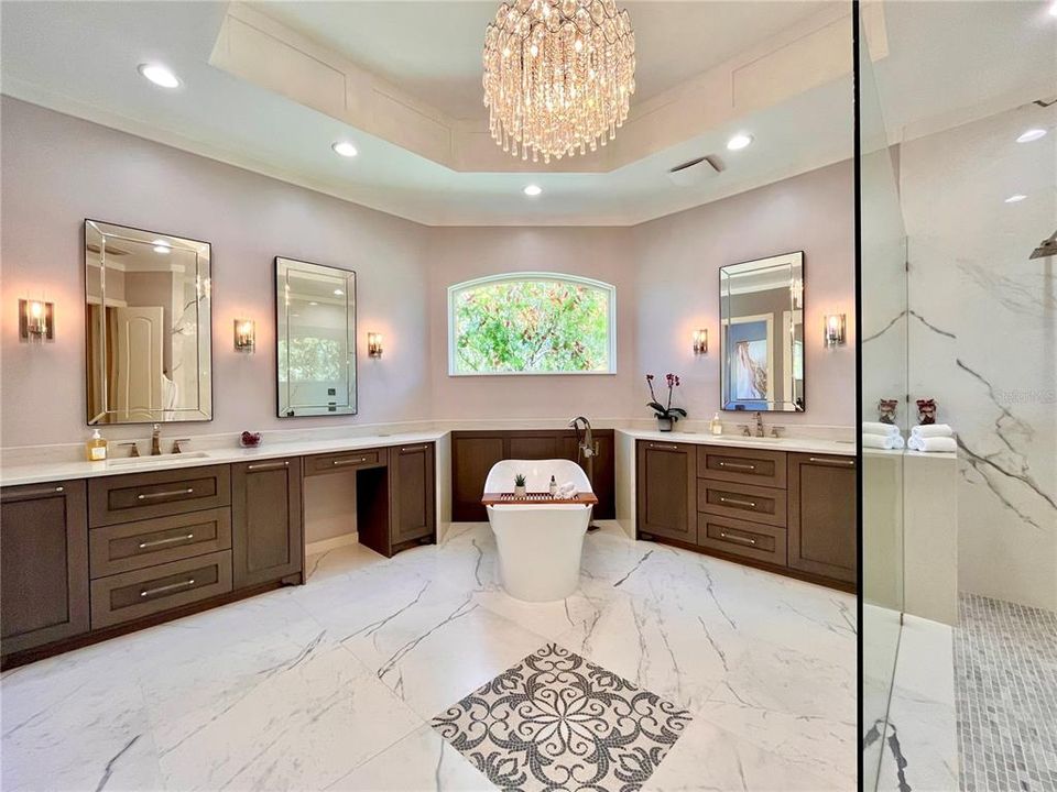 For Sale: $1,650,000 (5 beds, 6 baths, 5631 Square Feet)