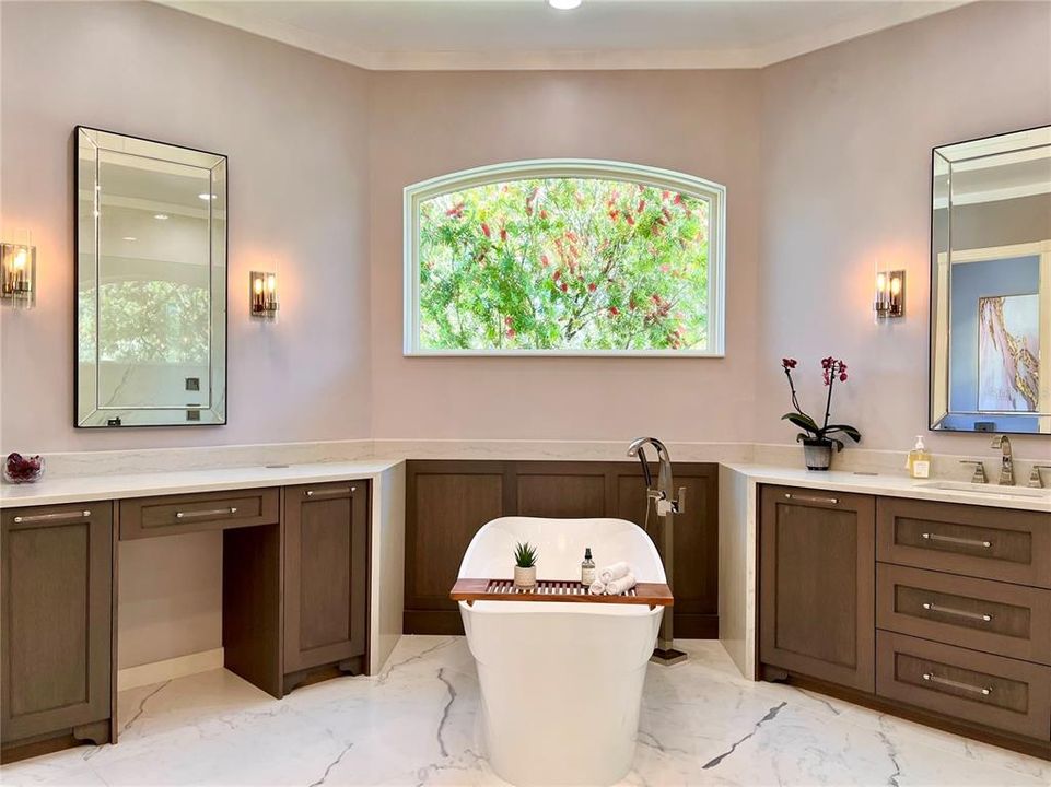 For Sale: $1,650,000 (5 beds, 6 baths, 5631 Square Feet)