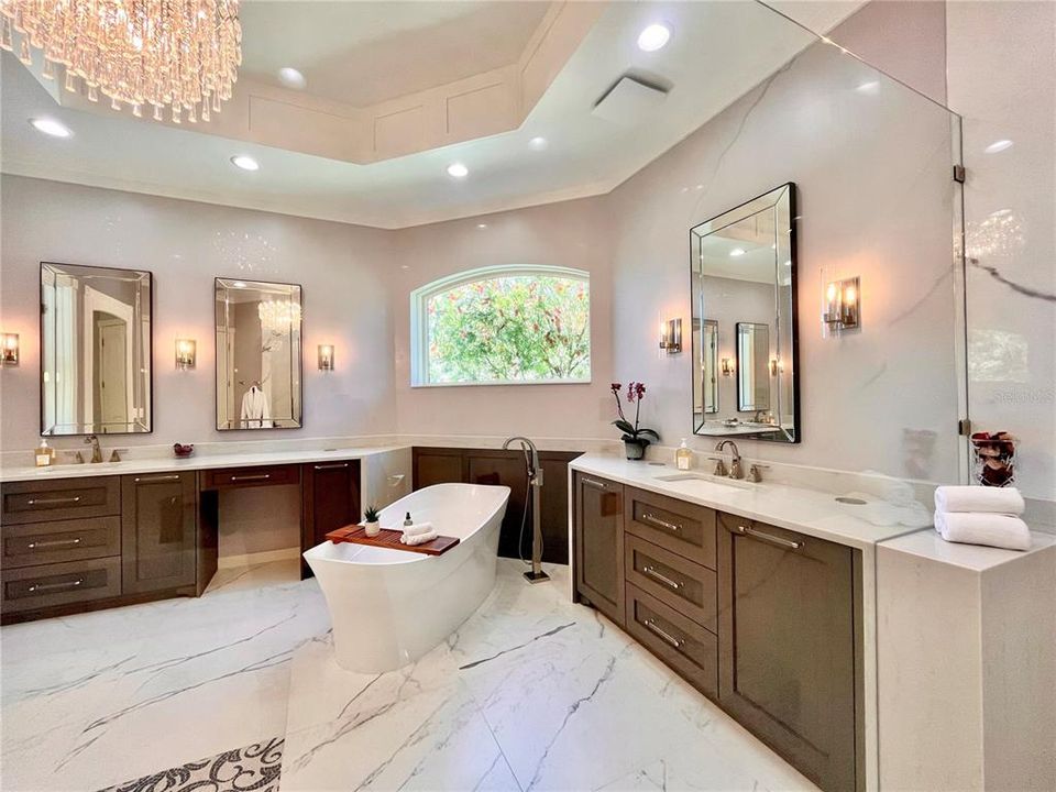 For Sale: $1,650,000 (5 beds, 6 baths, 5631 Square Feet)