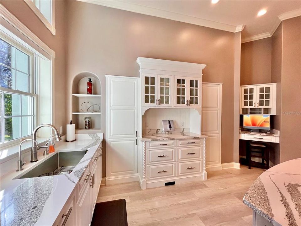 For Sale: $1,650,000 (5 beds, 6 baths, 5631 Square Feet)