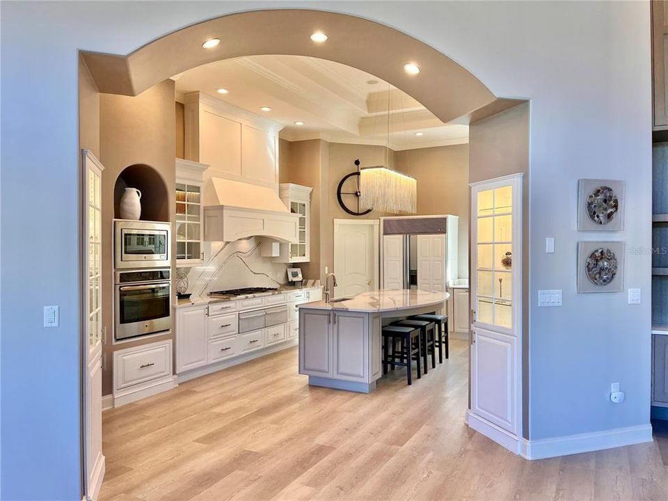 For Sale: $1,650,000 (5 beds, 6 baths, 5631 Square Feet)