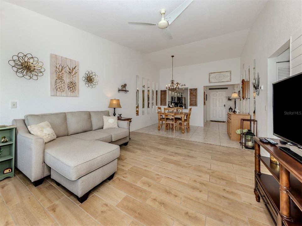 出租: $2,500 (2 贝兹, 2 浴室, 1041 平方英尺)