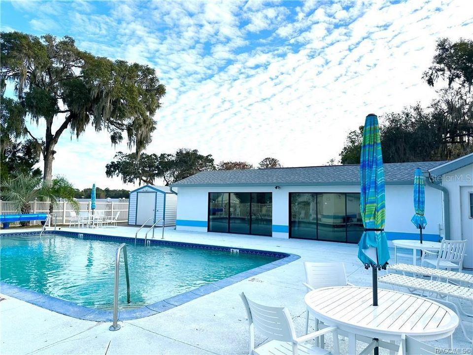 For Sale: $159,900 (2 beds, 2 baths, 959 Square Feet)