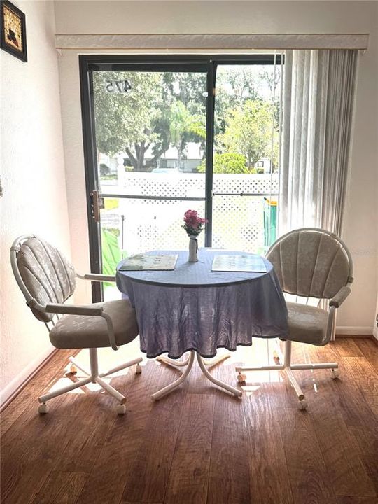 For Sale: $159,900 (2 beds, 2 baths, 959 Square Feet)