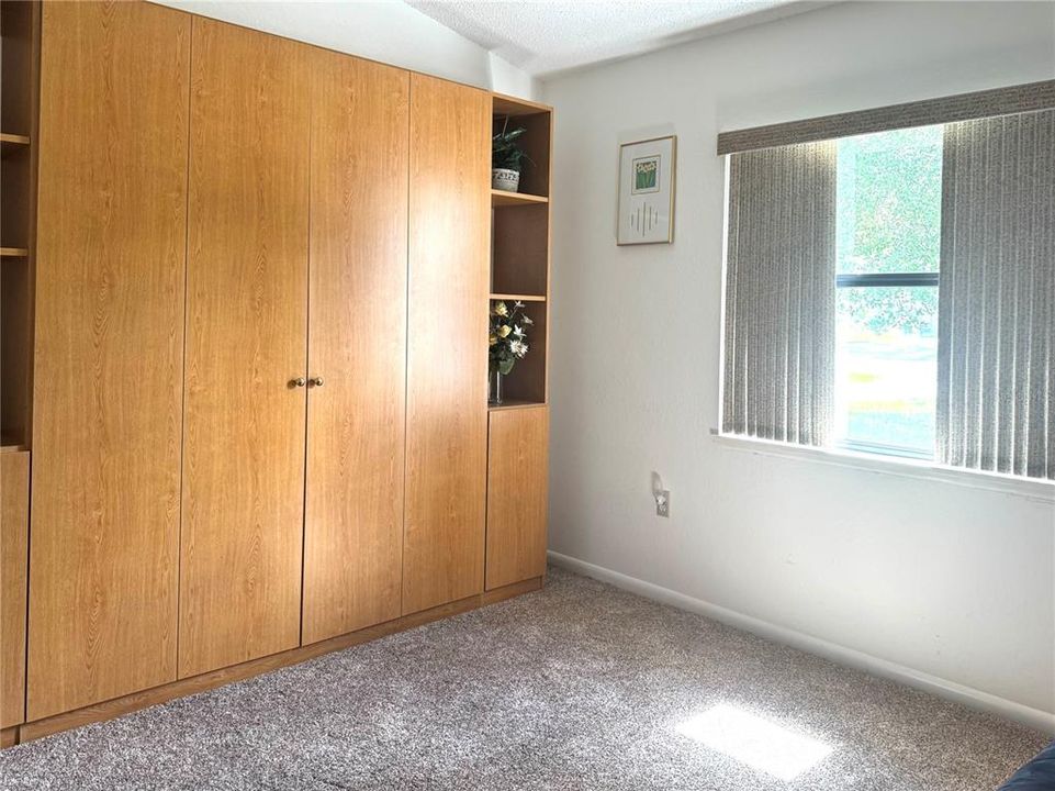 For Sale: $159,900 (2 beds, 2 baths, 959 Square Feet)