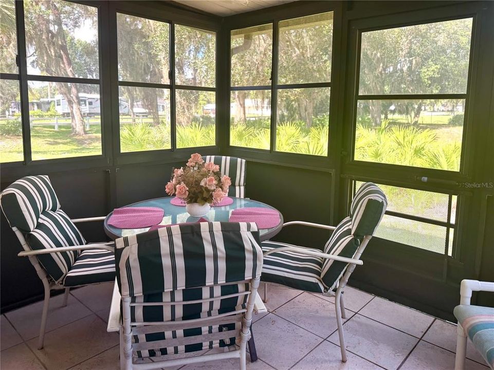 For Sale: $159,900 (2 beds, 2 baths, 959 Square Feet)