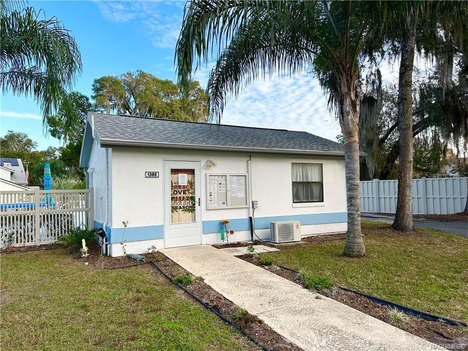 For Sale: $159,900 (2 beds, 2 baths, 959 Square Feet)