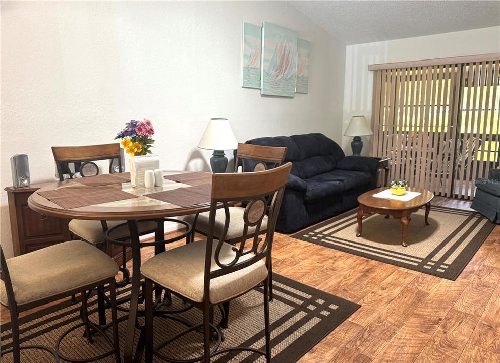 For Sale: $159,900 (2 beds, 2 baths, 959 Square Feet)