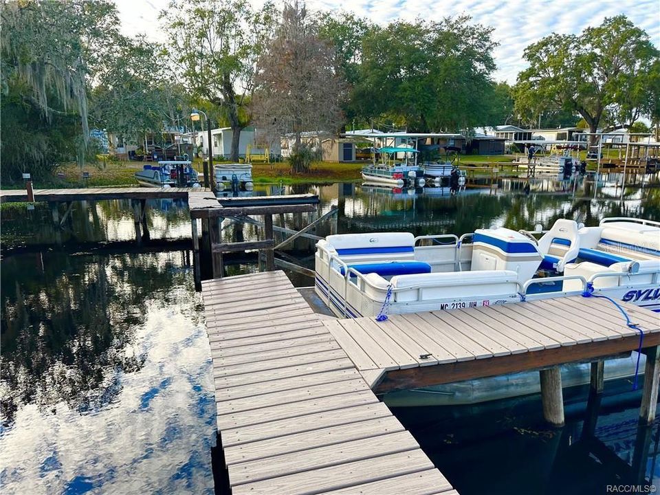 For Sale: $159,900 (2 beds, 2 baths, 959 Square Feet)