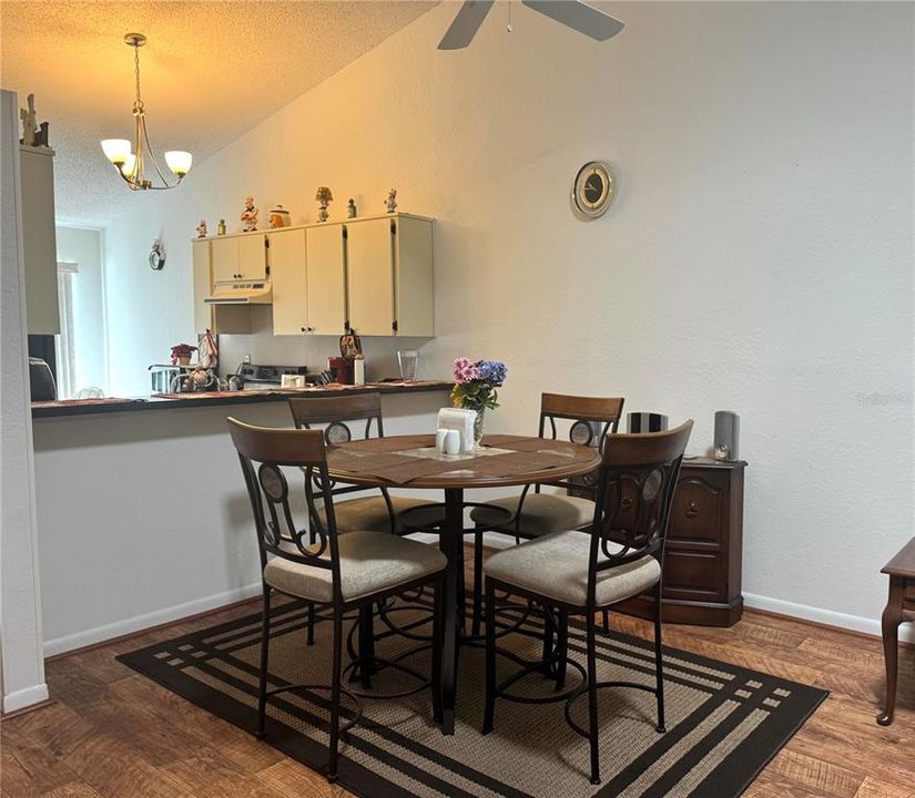 For Sale: $159,900 (2 beds, 2 baths, 959 Square Feet)