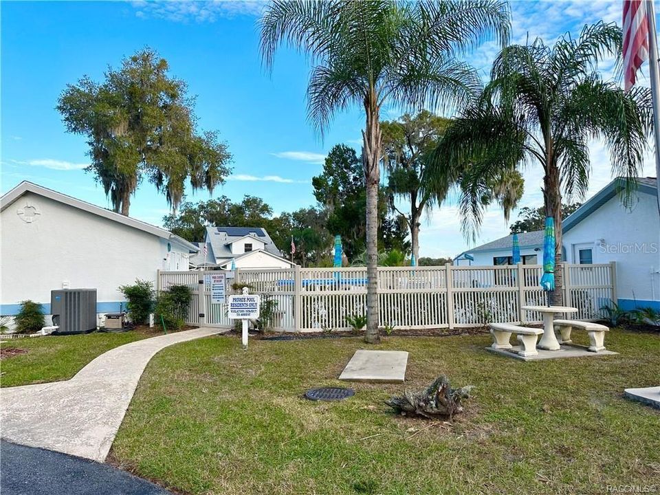 For Sale: $159,900 (2 beds, 2 baths, 959 Square Feet)