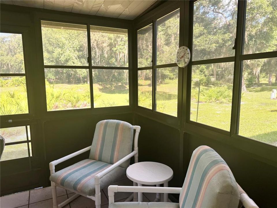 For Sale: $159,900 (2 beds, 2 baths, 959 Square Feet)