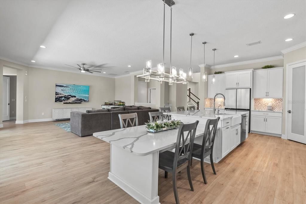 На продажу: $1,100,000 (5 спален, 4 ванн, 4210 Квадратных фут)