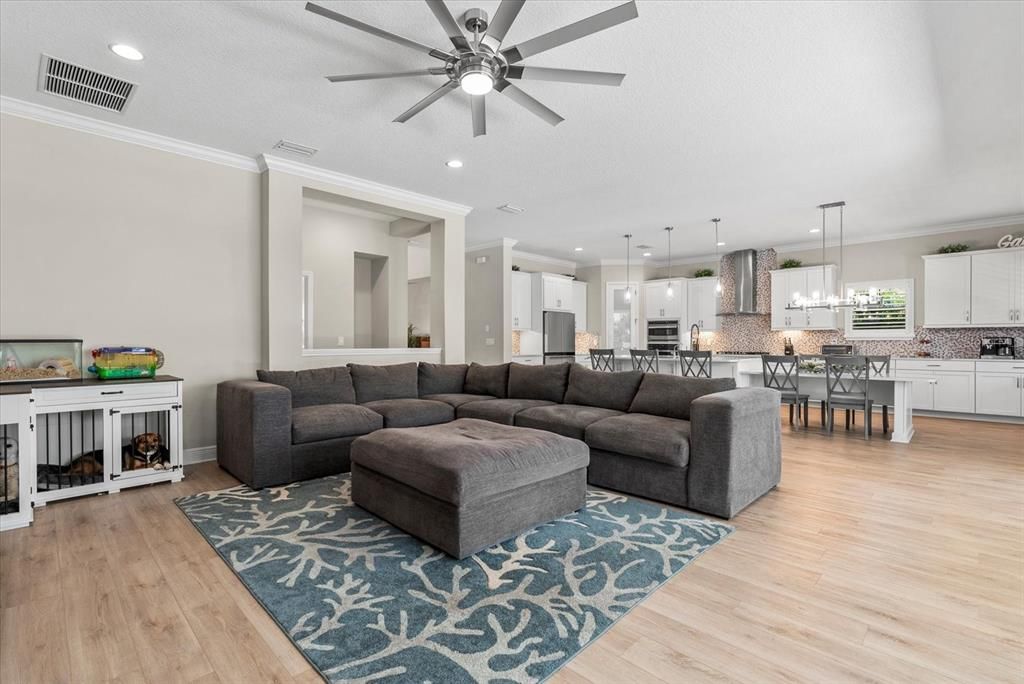 На продажу: $1,100,000 (5 спален, 4 ванн, 4210 Квадратных фут)