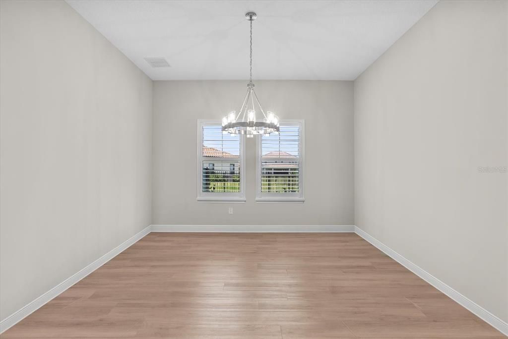 На продажу: $1,100,000 (5 спален, 4 ванн, 4210 Квадратных фут)