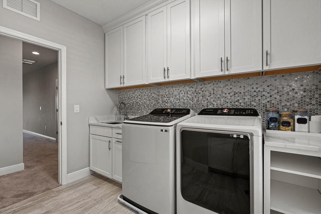 На продажу: $1,100,000 (5 спален, 4 ванн, 4210 Квадратных фут)