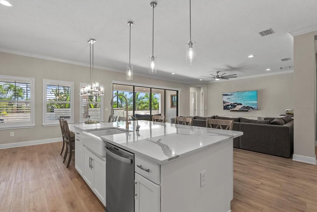 На продажу: $1,100,000 (5 спален, 4 ванн, 4210 Квадратных фут)