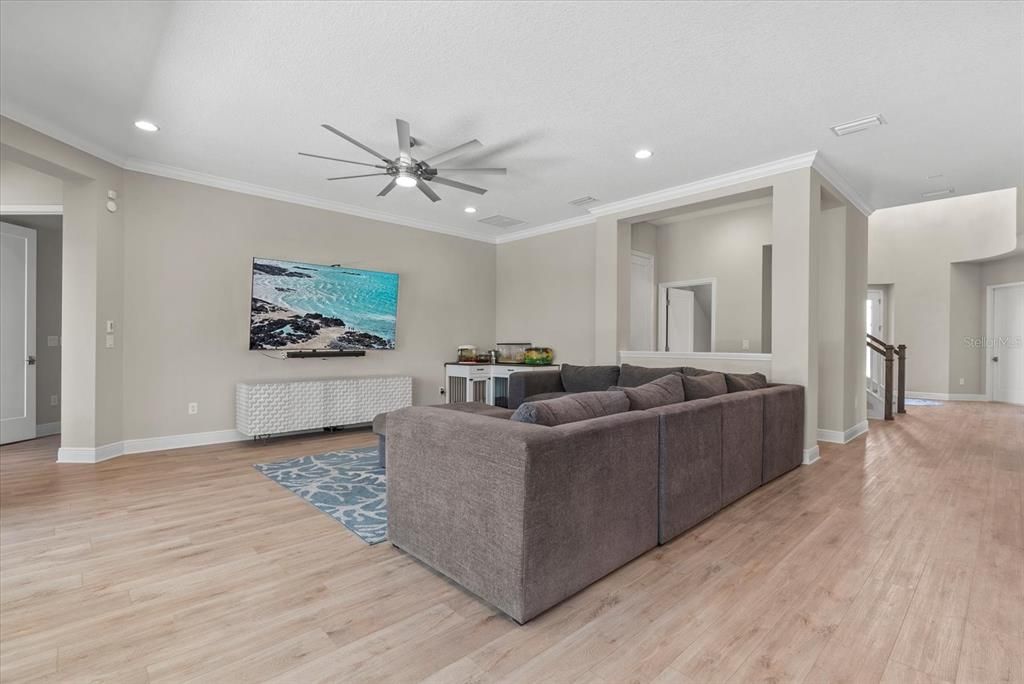 На продажу: $1,100,000 (5 спален, 4 ванн, 4210 Квадратных фут)