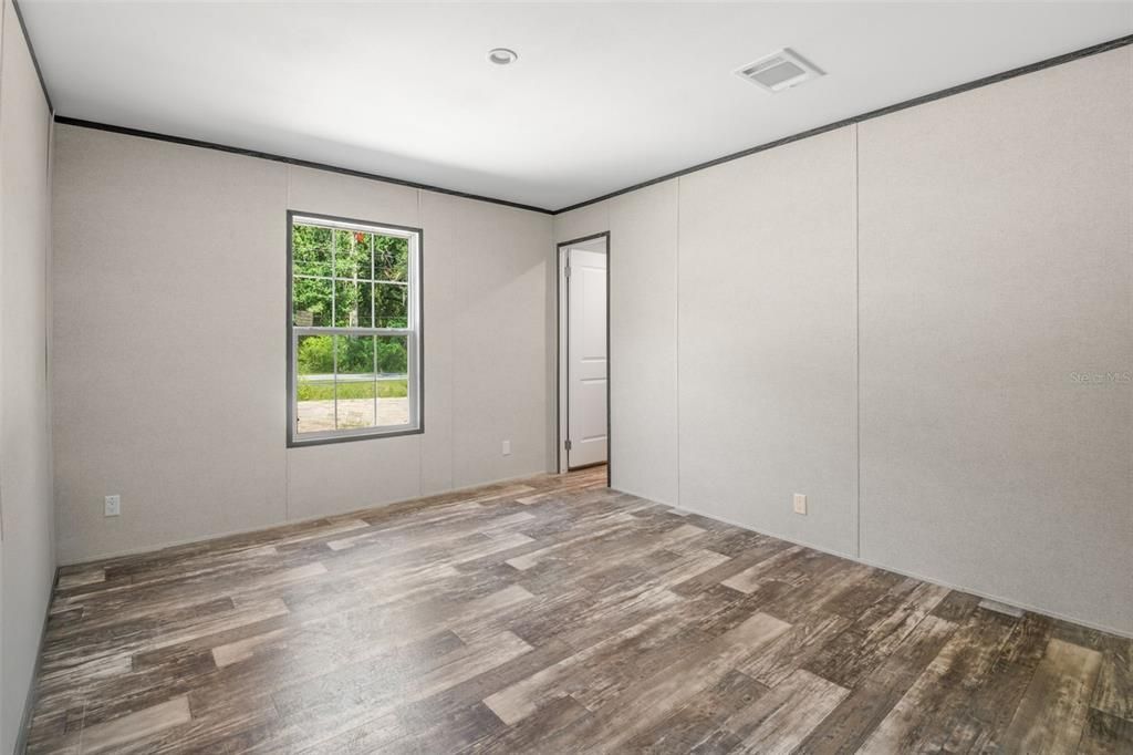 Под контрактом: $279,500 (3 спален, 2 ванн, 1493 Квадратных фут)