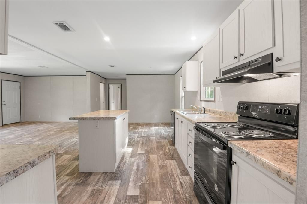 Под контрактом: $279,500 (3 спален, 2 ванн, 1493 Квадратных фут)