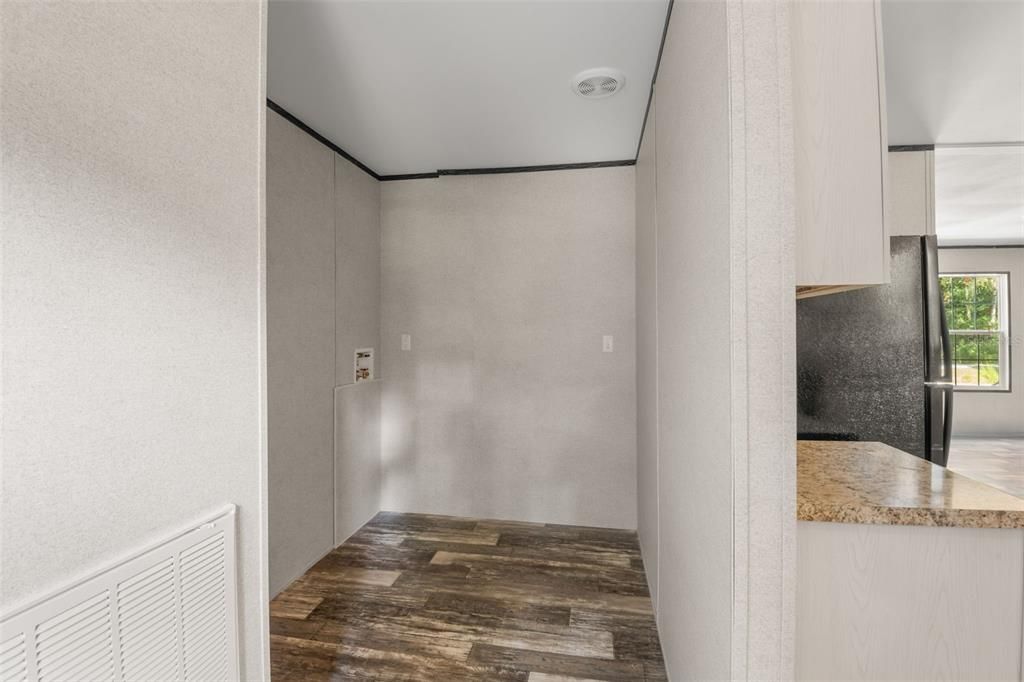 Под контрактом: $279,500 (3 спален, 2 ванн, 1493 Квадратных фут)