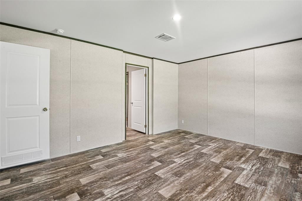 Под контрактом: $279,500 (3 спален, 2 ванн, 1493 Квадратных фут)