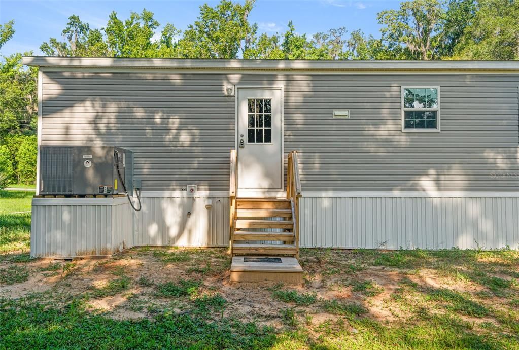 Под контрактом: $279,500 (3 спален, 2 ванн, 1493 Квадратных фут)