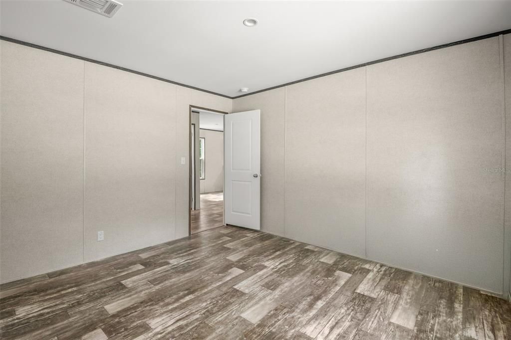 Под контрактом: $279,500 (3 спален, 2 ванн, 1493 Квадратных фут)