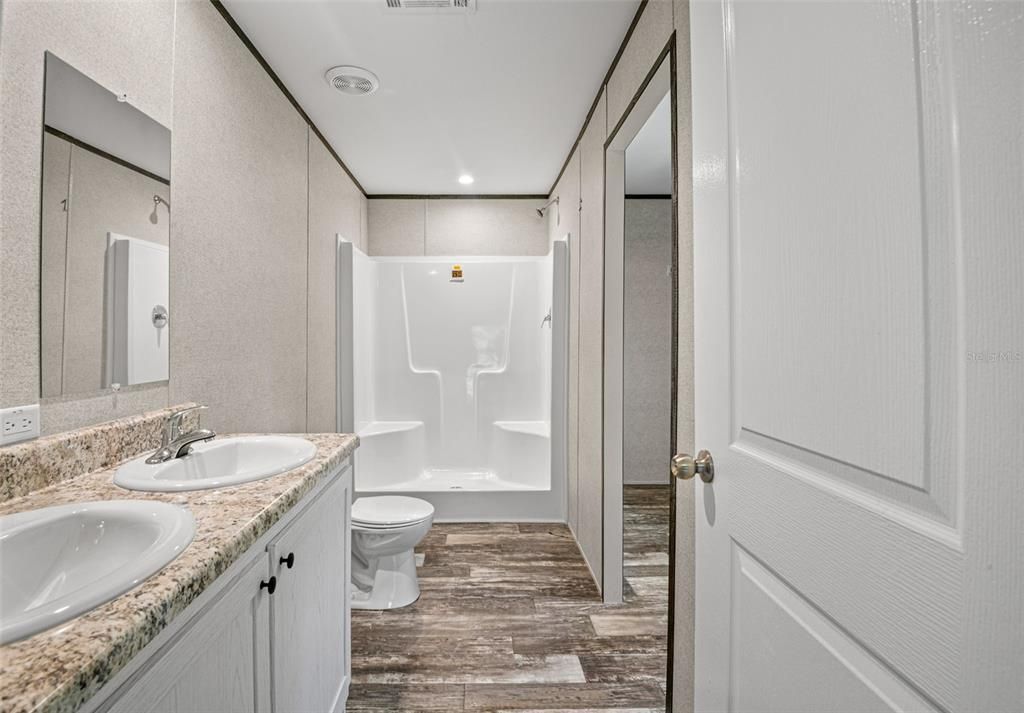 Под контрактом: $279,500 (3 спален, 2 ванн, 1493 Квадратных фут)