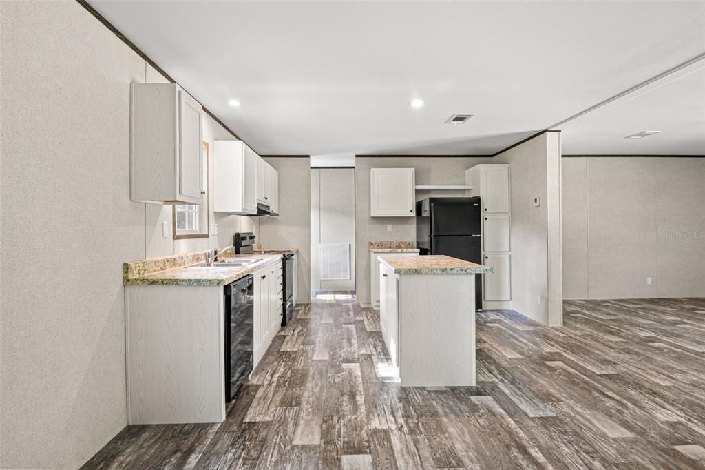 Под контрактом: $279,500 (3 спален, 2 ванн, 1493 Квадратных фут)