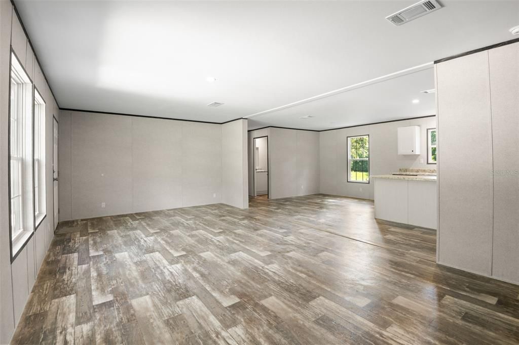 Под контрактом: $279,500 (3 спален, 2 ванн, 1493 Квадратных фут)