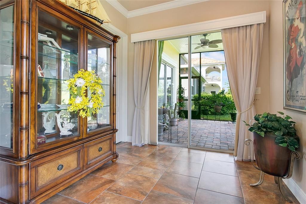 En Venta: $520,000 (3 camas, 3 baños, 2847 Pies cuadrados)