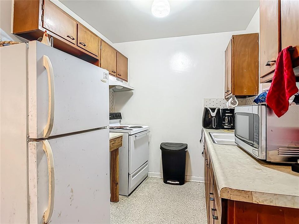Active With Contract: $140,000 (2 beds, 1 baths, 741 Square Feet)