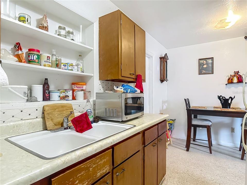 Active With Contract: $140,000 (2 beds, 1 baths, 741 Square Feet)