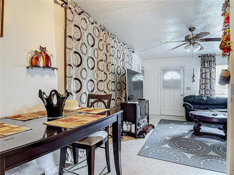Active With Contract: $140,000 (2 beds, 1 baths, 741 Square Feet)