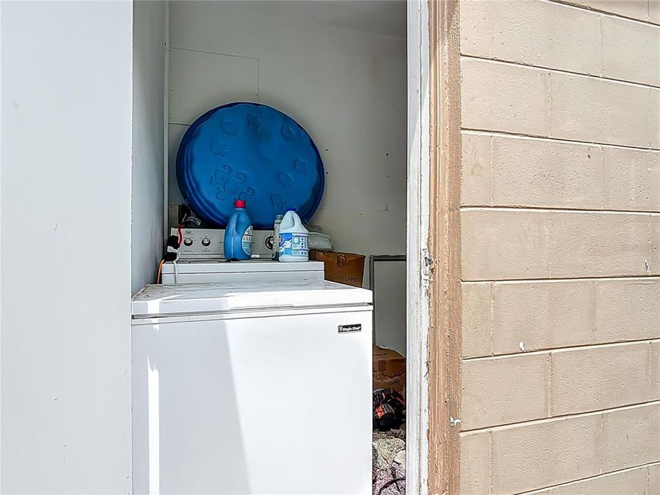 Active With Contract: $140,000 (2 beds, 1 baths, 741 Square Feet)