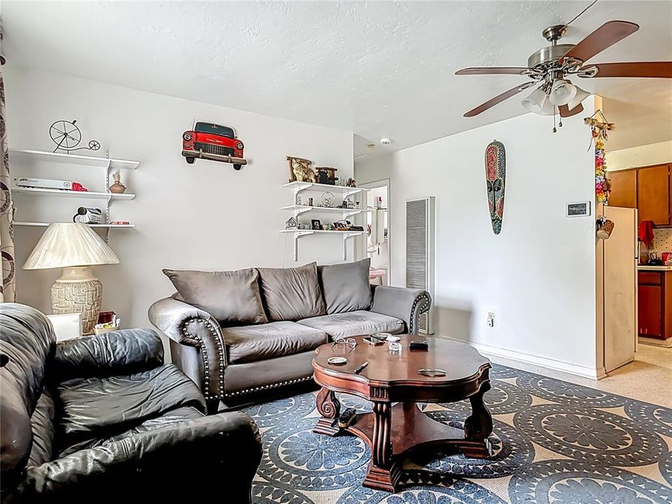 Active With Contract: $140,000 (2 beds, 1 baths, 741 Square Feet)